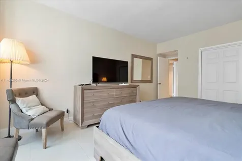 5601 Collins Avenue Miami Beach FL 33140