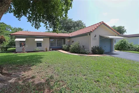 1321 NW 93rd Avenue Pembroke Pines FL 33024
