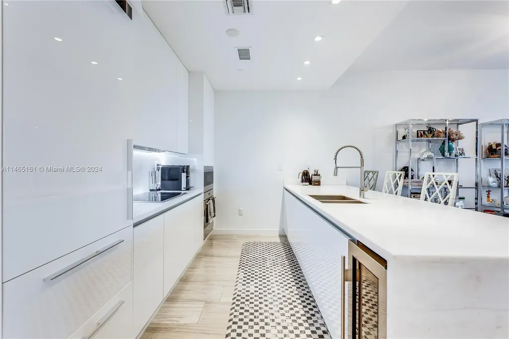 801 S Pointe Drive Miami Beach FL 33139