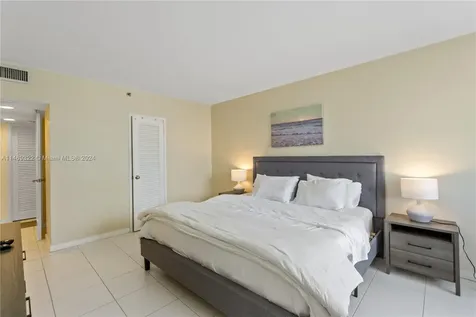 100 Lincoln Road Miami Beach FL 33139