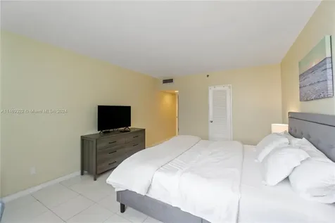 100 Lincoln Road Miami Beach FL 33139