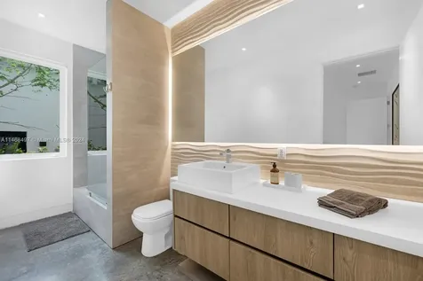 867 NE 76th Street Miami FL 33138