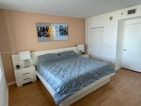 325 S Biscayne Boulevard Miami FL 33131