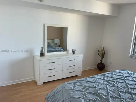 325 S Biscayne Boulevard Miami FL 33131