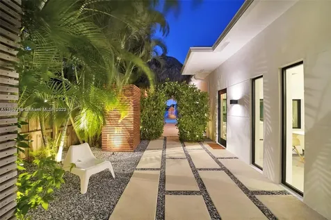 811 86th Street Miami Beach FL 33141