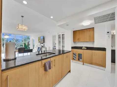 10275 Collins Avenue Bal Harbour FL 33154