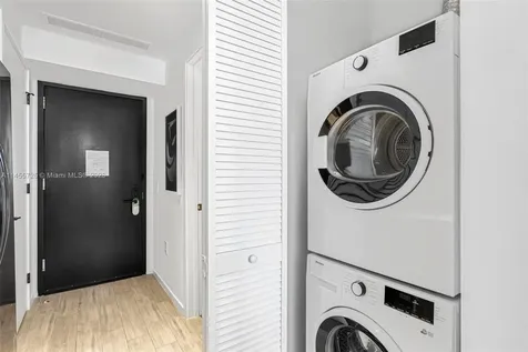 398 NE 5th Street Miami FL 33132