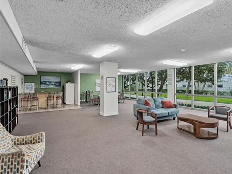 2655 Collins Avenue Miami Beach FL 33140
