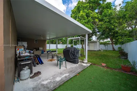 925 E 29th Street Hialeah FL 33013
