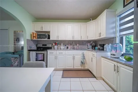 925 E 29th Street Hialeah FL 33013