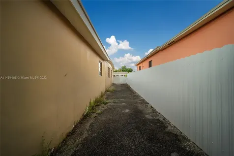 925 E 29th Street Hialeah FL 33013