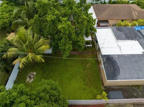 925 E 29th Street Hialeah FL 33013