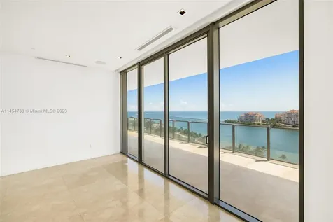 800 S Pointe Drive Miami Beach FL 33139