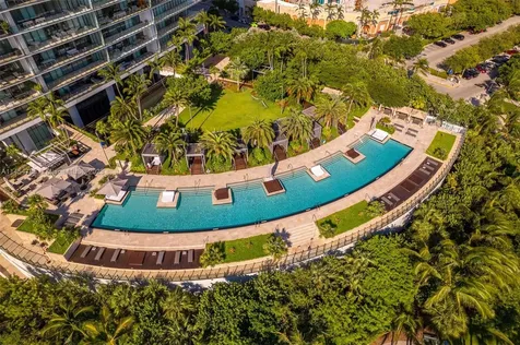 800 S Pointe Drive Miami Beach FL 33139