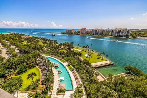 800 S Pointe Drive Miami Beach FL 33139