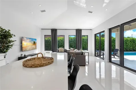 525 SW 87th Avenue Miami FL 33174