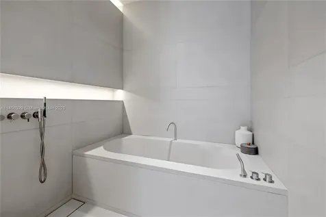 2901 Collins Avenue Miami Beach FL 33140