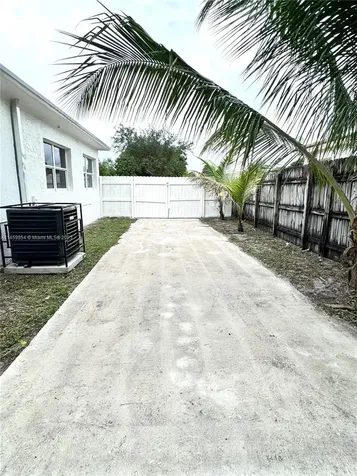 1040 NW 113th Terrace Miami FL 33168