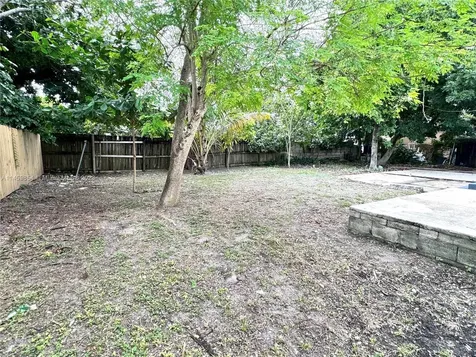 1040 NW 113th Terrace Miami FL 33168