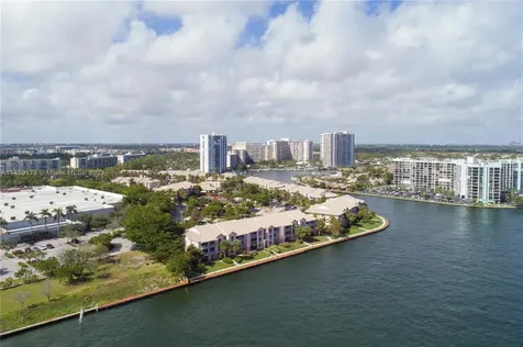4010 S Ocean Drive Hollywood FL 33019
