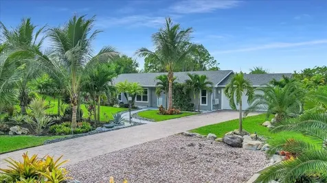 5564 SE Martin Meadows Avenue Stuart FL 34997