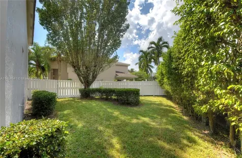 203 La Costa Lane Weston FL 33326