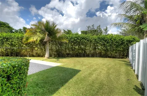 203 La Costa Lane Weston FL 33326