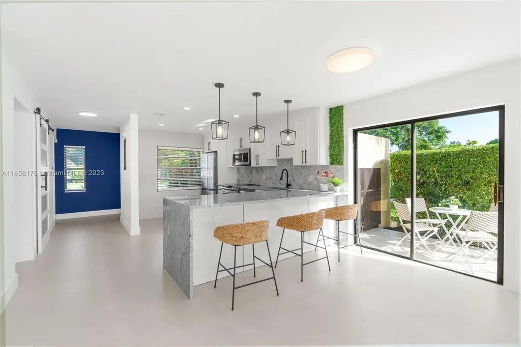 8520 Casa Del Lago Boca Raton FL 33433