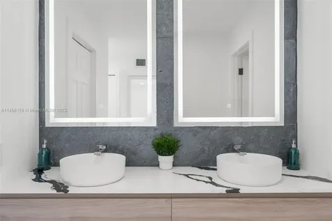 8520 Casa Del Lago Boca Raton FL 33433