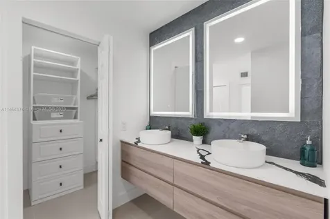 8520 Casa Del Lago Boca Raton FL 33433