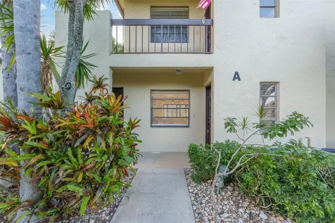 8520 Casa Del Lago Boca Raton FL 33433