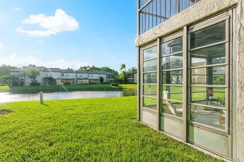 8520 Casa Del Lago Boca Raton FL 33433