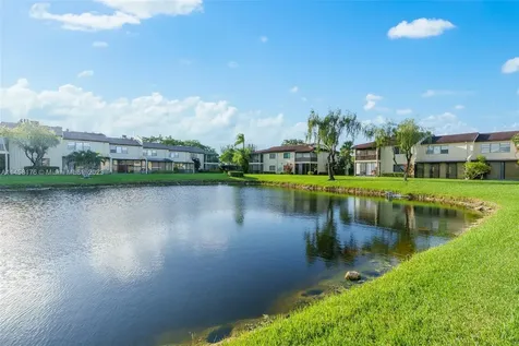 8520 Casa Del Lago Boca Raton FL 33433
