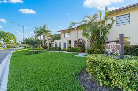 8520 Casa Del Lago Boca Raton FL 33433