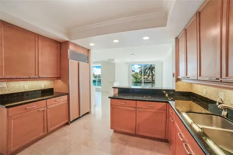 20201 E Country Club Drive Aventura FL 33180