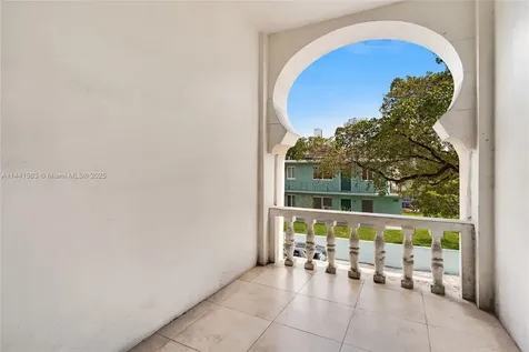 440 SW 5th Avenue Miami FL 33130