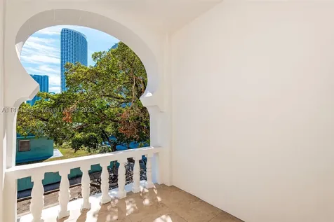 440 SW 5th Avenue Miami FL 33130