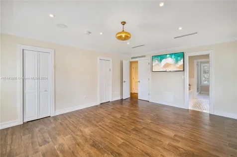 4531 N Bay Road Miami Beach FL 33140