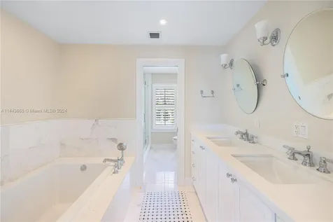 4531 N Bay Road Miami Beach FL 33140