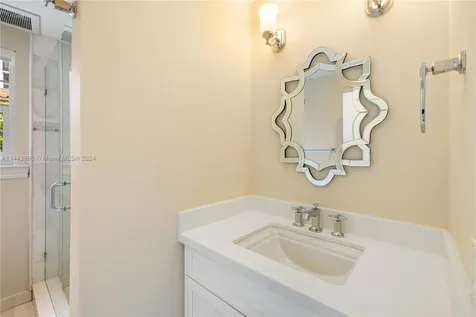 4531 N Bay Road Miami Beach FL 33140