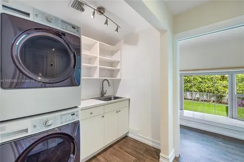 4531 N Bay Road Miami Beach FL 33140