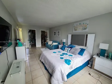 496 NW 165th Street Road Miami FL 33169