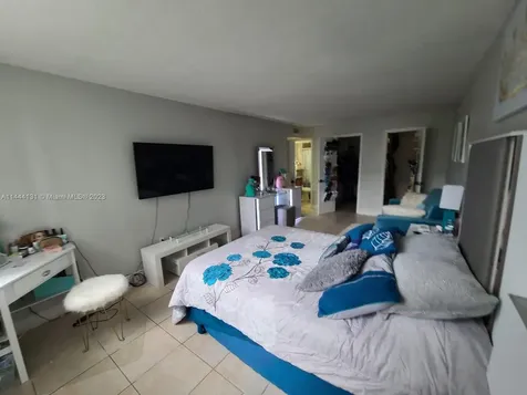 496 NW 165th Street Road Miami FL 33169