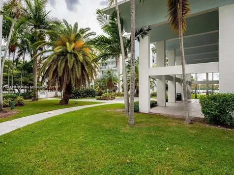 496 NW 165th Street Road Miami FL 33169