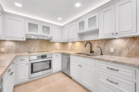 11 Island Avenue Miami Beach FL 33139