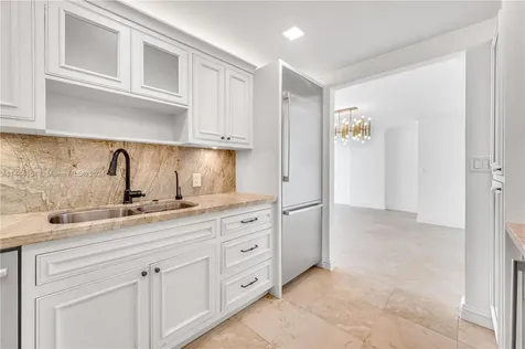 11 Island Avenue Miami Beach FL 33139