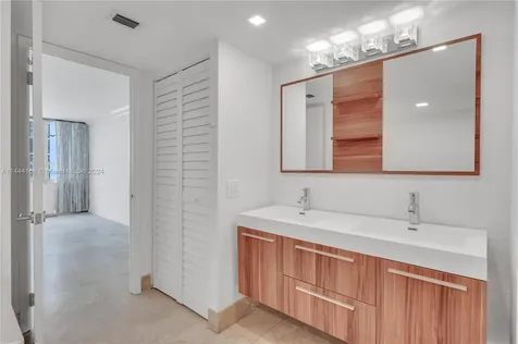 11 Island Avenue Miami Beach FL 33139