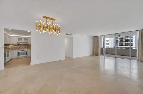 11 Island Avenue Miami Beach FL 33139