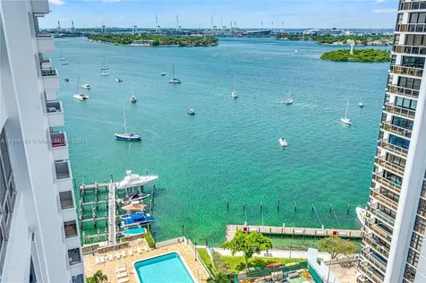 11 Island Avenue Miami Beach FL 33139