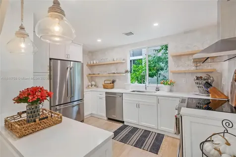 325 N Meridian Avenue Miami Beach FL 33139